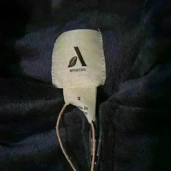 Amazon Essentials Women's Slim Fit Velour Hoodie - Picture 2 of 5